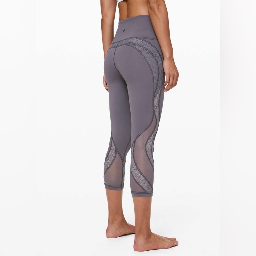 Lululemon Wunder Under Crop 21” *Lace- Size 8 - Picture 3 of 9